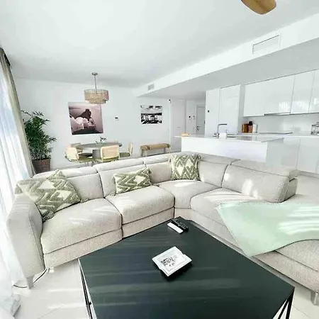 New Modern Apart.in Estepona/3bedrms/gym/sea Views Appartement